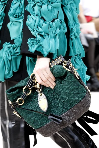 Look 17